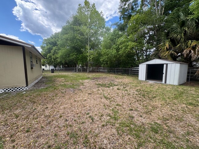 Photo - 1203 Larry St