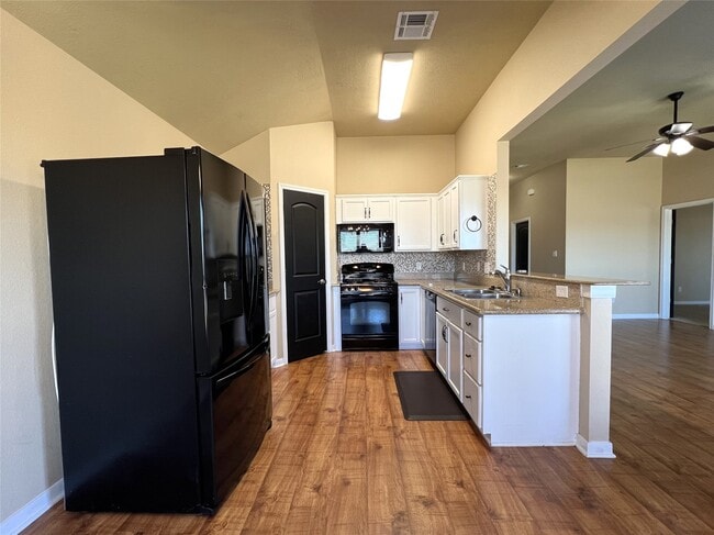 Photo - 407 Laney St