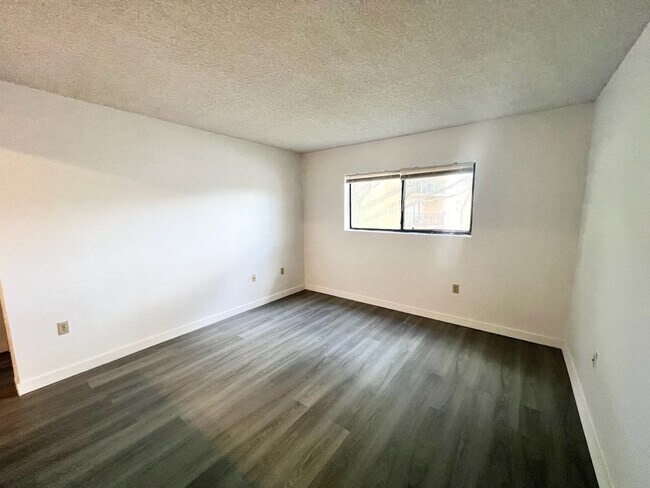 Photo - 350 Palm Cir W