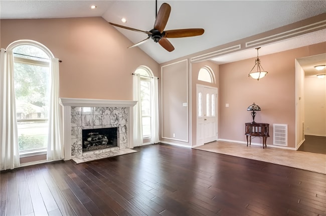 Photo - 1405 Ridgemoor Ln