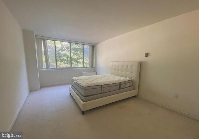 Photo - 5565 Columbia Pike Unit 310