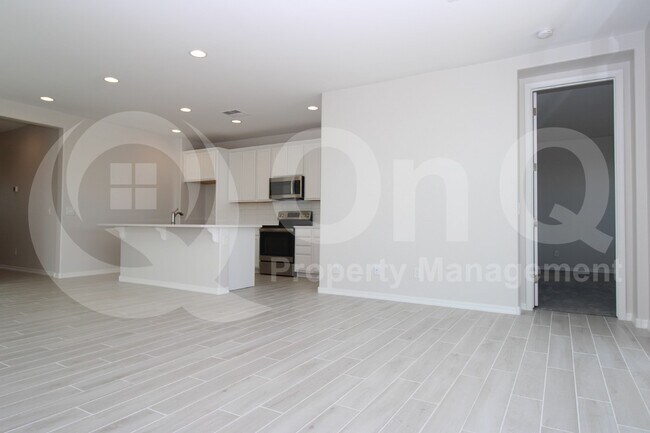 Photo - 1033 W Shannons Way