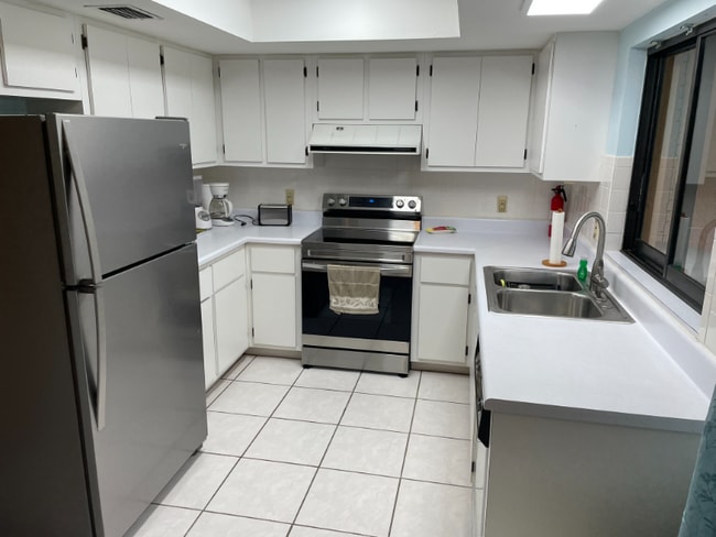 Photo - 10022-10028 8th St N