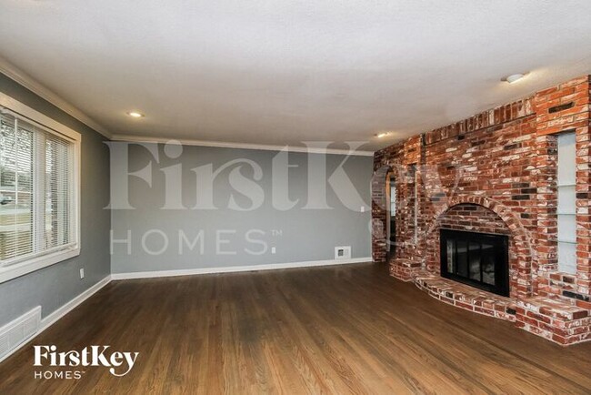 Photo - 705 NE Shady Ln Dr