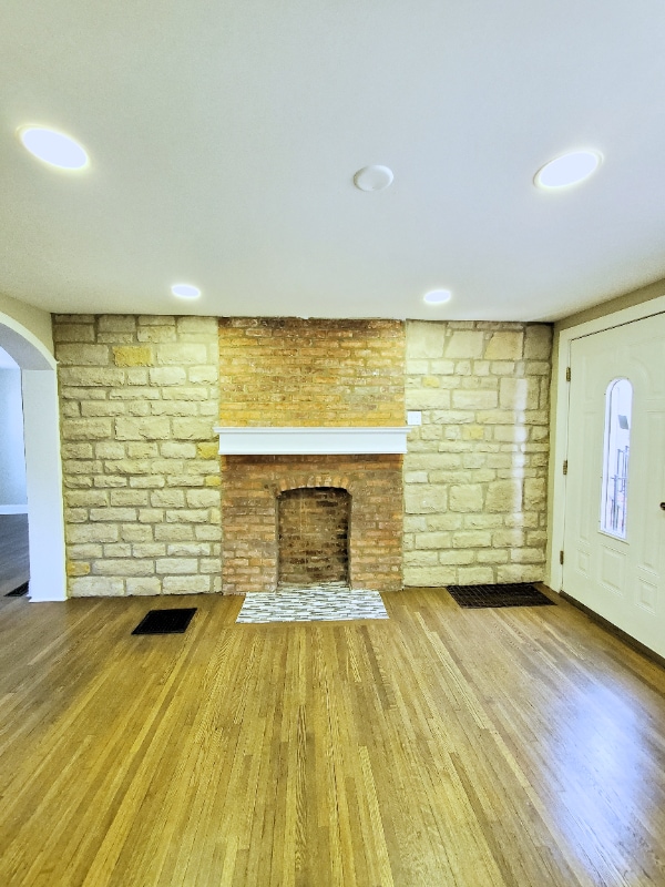 Photo - 90 E 8th Ave