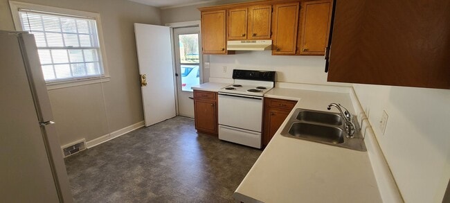Photo - Great home in popular Gordon Manor