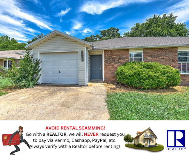 Building Photo - "Homey 3-Bed Townhouse on North Boxley Ave...
