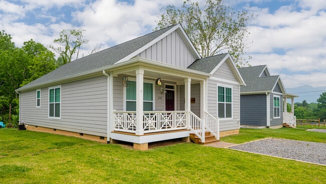 Photo - 1208 Seven Sisters Ln
