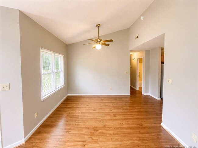 Photo - 633 Winthrop Ct