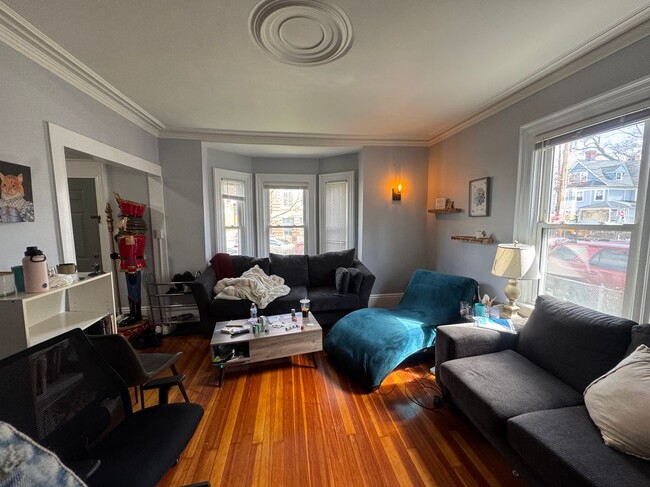 Building Photo - 27 Athol St Rental