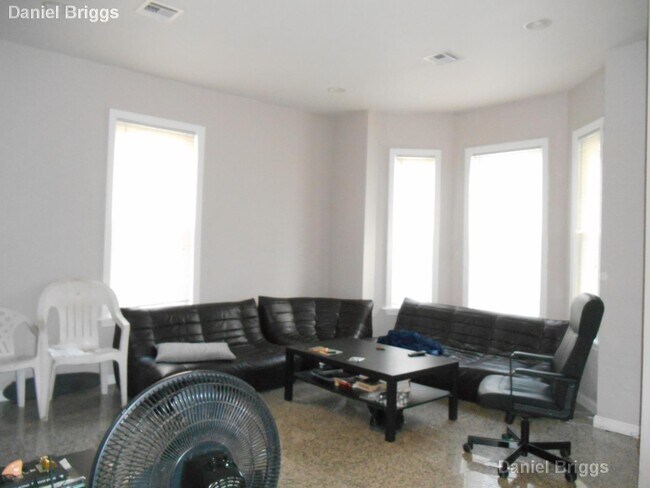 Building Photo - 45 Allston St