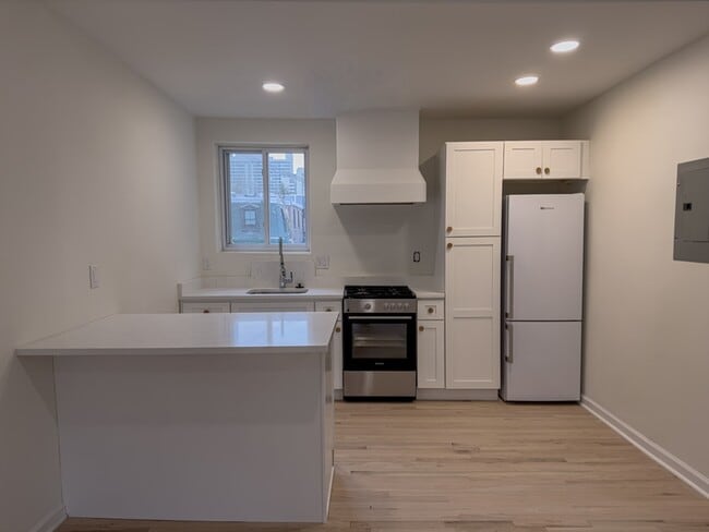 Photo - 2036 Wallace St