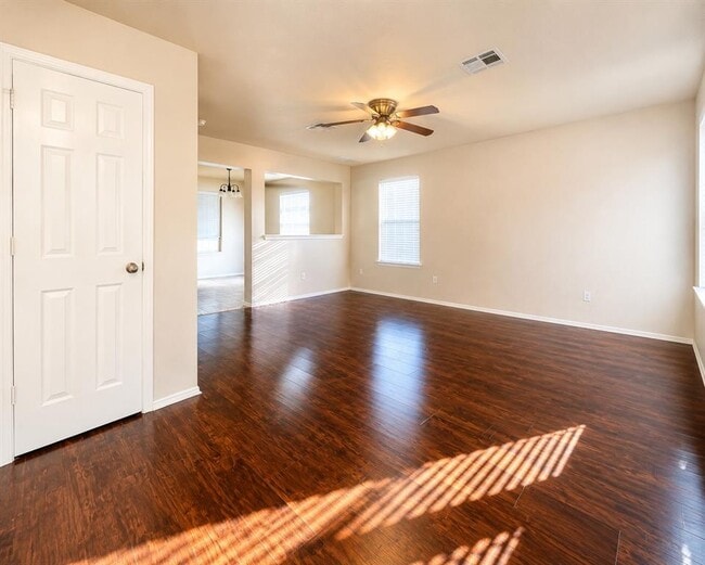 Photo - 710 Alamo Plaza Dr