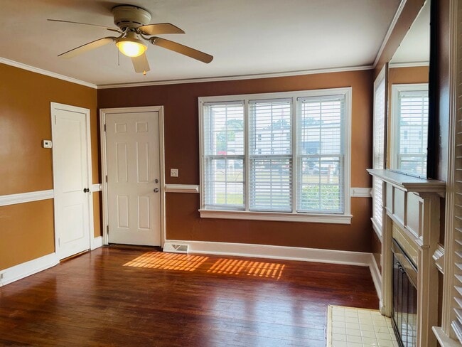 Photo - 2 Bedroom, 1 Bathroom in Olympia - Available Now!