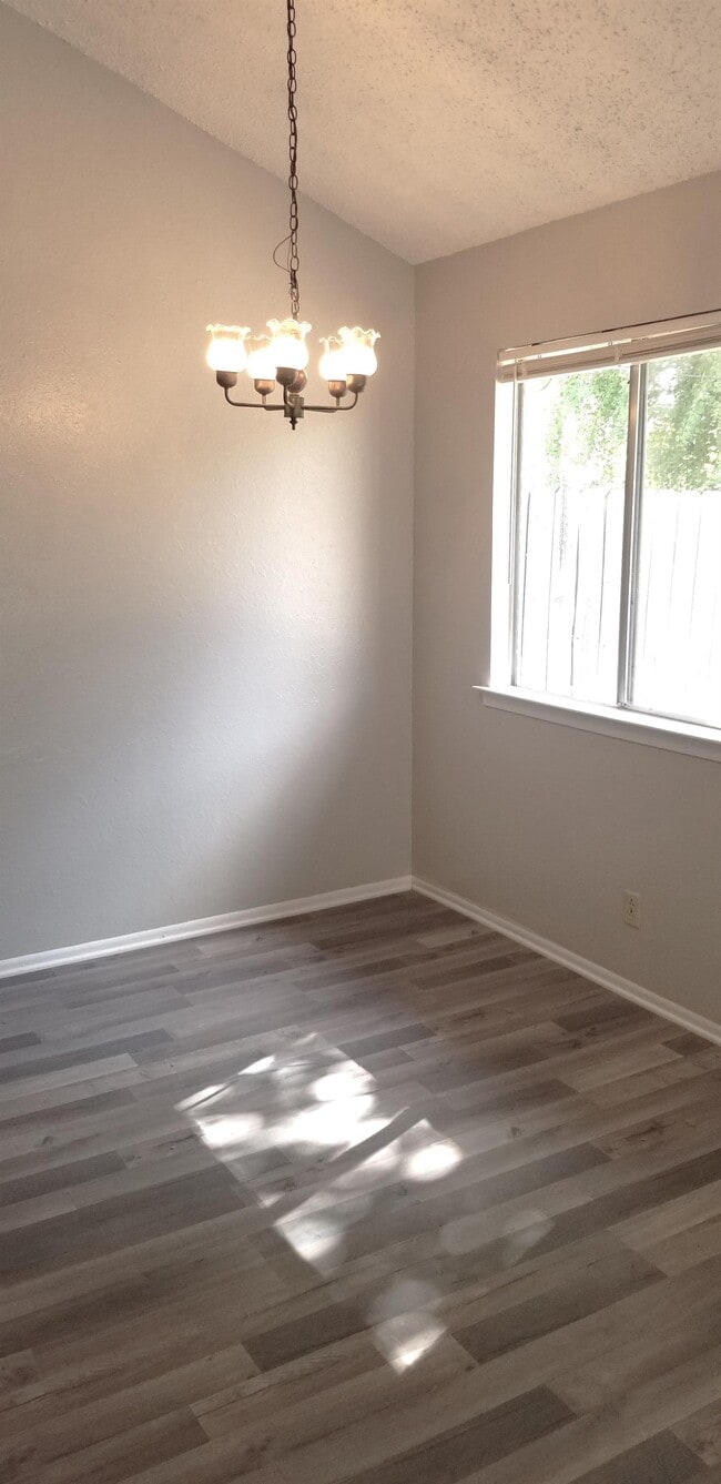 Photo - 1109 Wales Dr