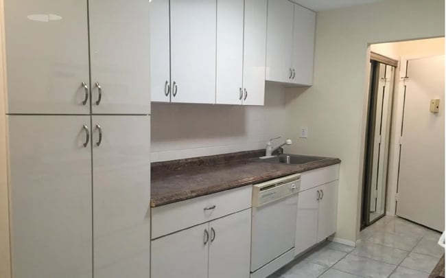 Building Photo - 84 Amberly Dr Unit J