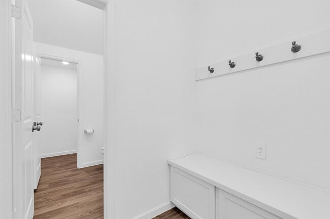 Photo - 677 Royal Arch Dr