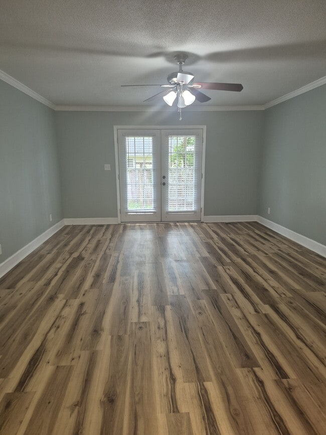 Building Photo - 1713 Azalea Dr Unit 2