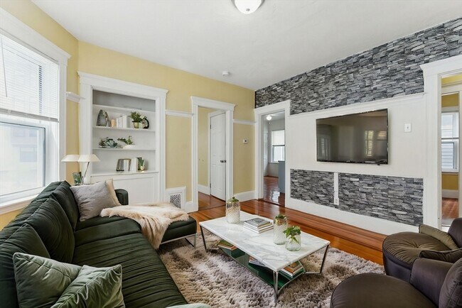 Photo - 17 Hillsboro St Apartment Unit U2