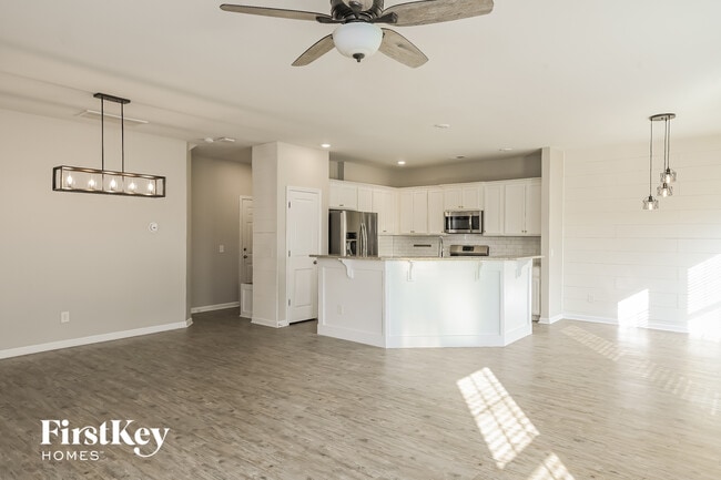 Photo - 831 Redbud Ln