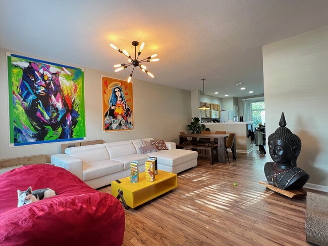 Photo - AVAILABLE MAY 10TH 2BD/2.5 BATH TOWNHOME IN THE EXCLUSIVE WYNCHASE COMMUNITY!!