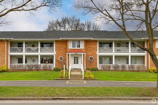 Photo - Country Club Apartments