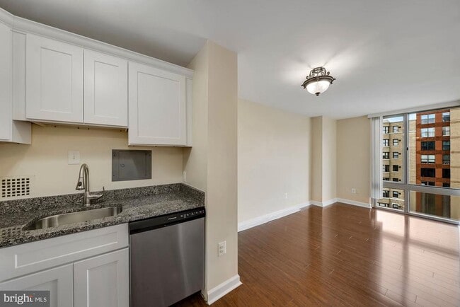 Building Photo - 950 25th St NW