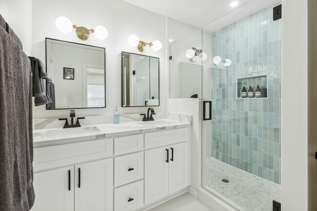 Photo - 3236 Golfing Green Pl