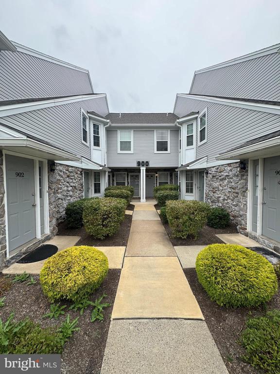 Building Photo - 906 Mews Dr Rental