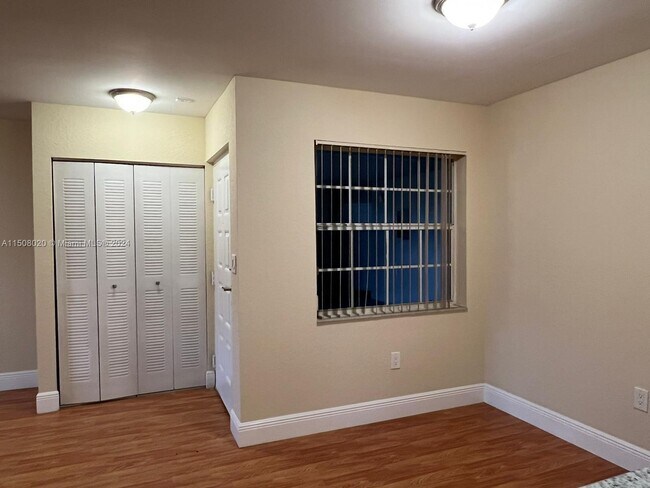 Photo - 2831 N Oakland Forest Dr Unidad 213