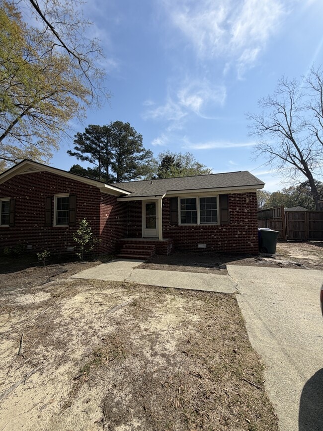 Building Photo - 1011 Brownlea Dr