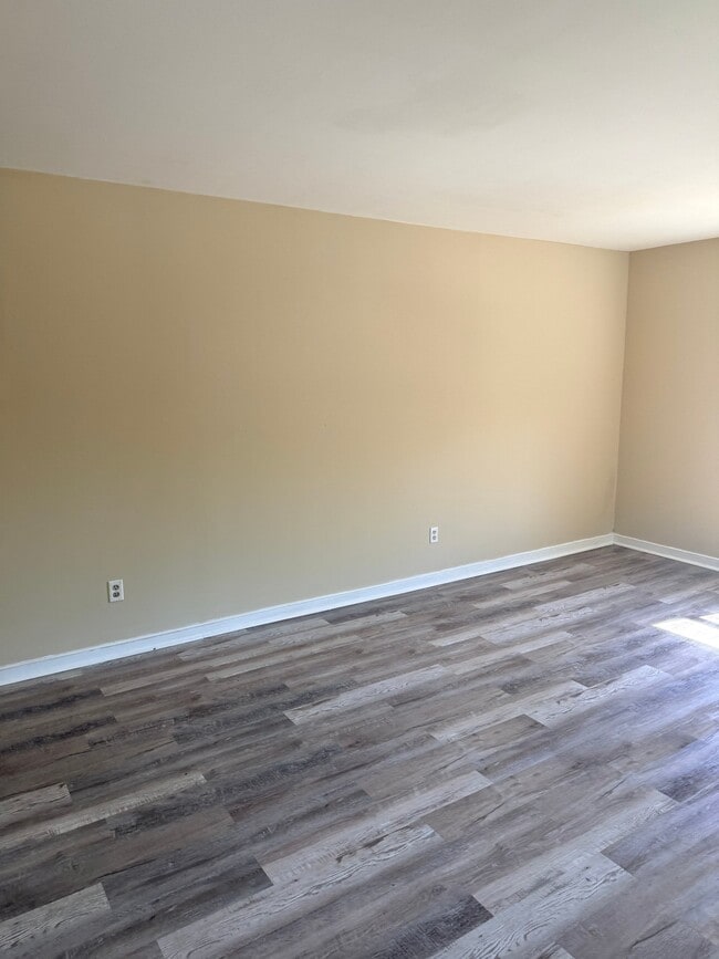 Photo - 3206 Elmwood Ave