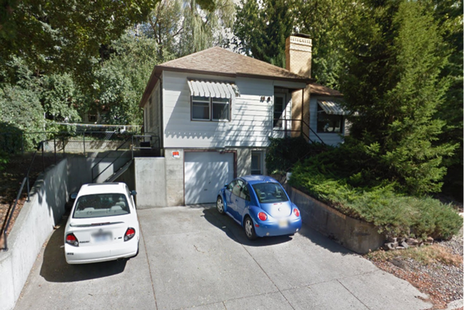 Building Photo - 1040 NE Alfred Ln Unit Upper