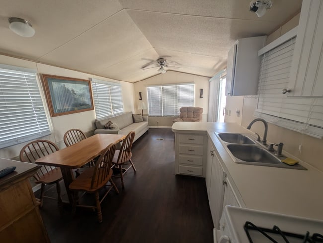 Photo - 117 Peach St