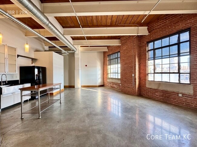 Building Photo - 382 W 22nd St Unit 308