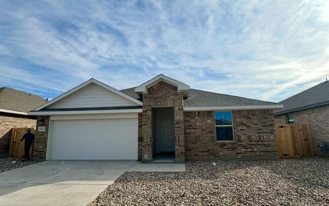 Photo - 6212 Oracle Dr House