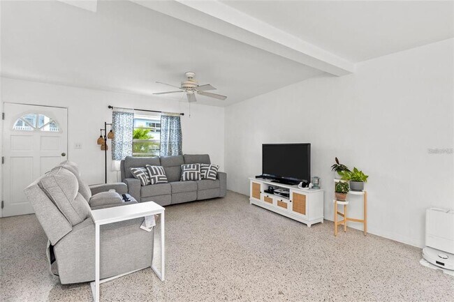 Photo - 11040 2nd St E