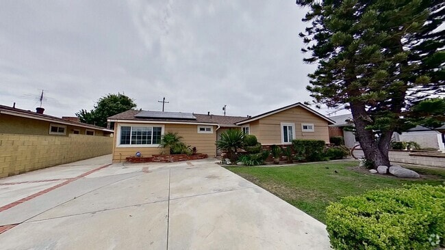 Building Photo - 8362 San Marino Dr Rental