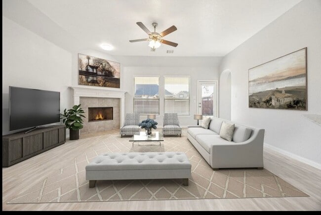 Photo - 725 Gray Washington Dr