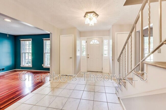 Photo - 1718 Crestview Dr