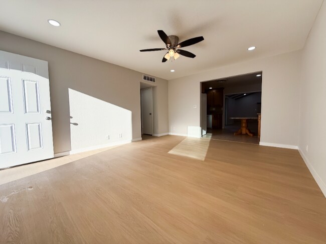 325 Dawn Ct