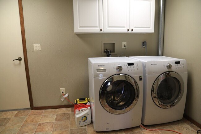 Photo - ~ APPLICATIONS PENDING ~ 3 Bedroom, 2 Bath...