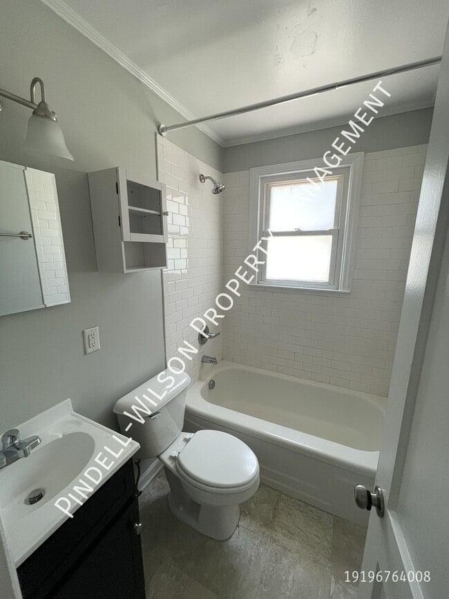 Photo - 2224 Bernard St