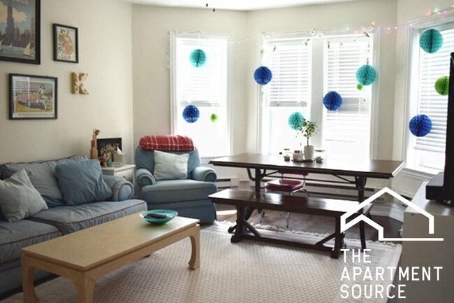 Photo - 3823 N Greenview Ave Unit 3W