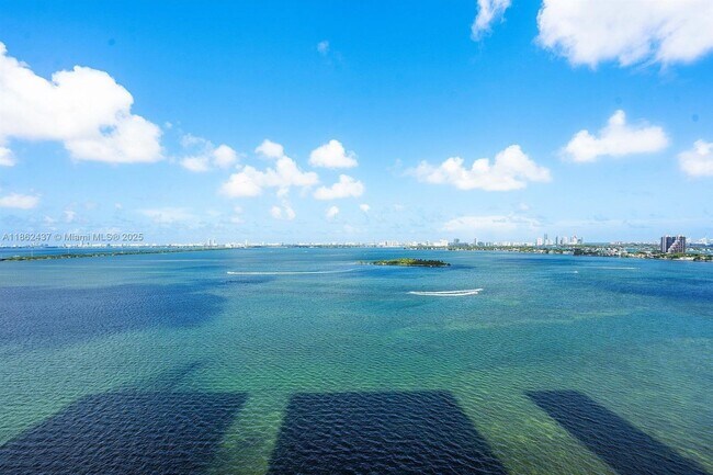 Photo - 700 NE 24th St Unidad 3304