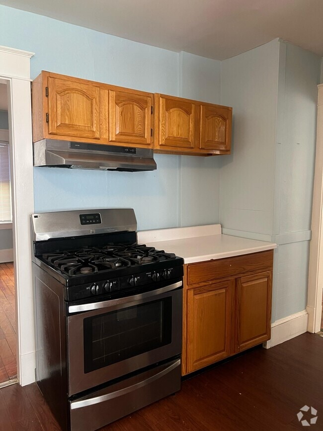 Building Photo - 112 Malden St Unit 1 Rental