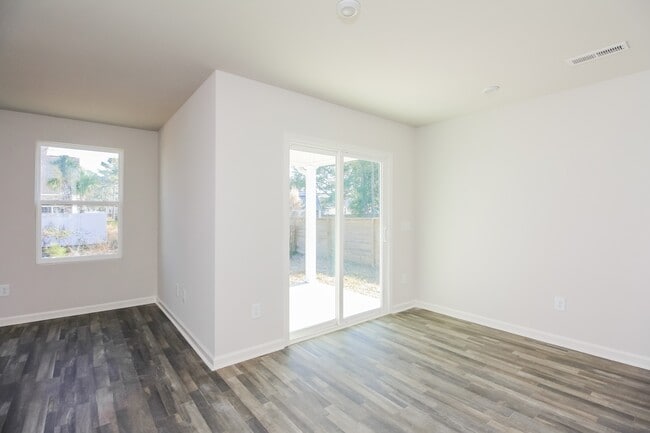 Photo - 2183 Bayside St SW