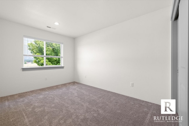 Photo - Gorgeous! 3 Bedroom Townhome in Eagle Point