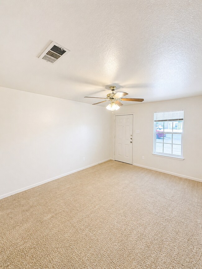 Photo - AVAILABLE MID JUNE; APPLY TODAY ON OUR WEBSITE!!! Unit C