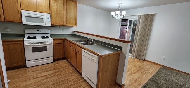 Photo - 3 Bed 2 bath Townhome in West Bluff Neighborhood, Arlington $2250.00